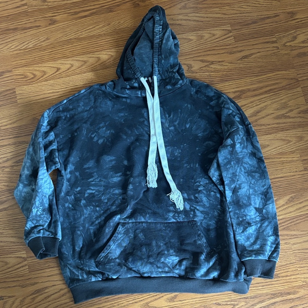 Black tie-dye Urban Daizy hoodie